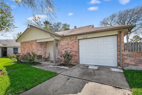 10738 Highland Woods Dr, Sugar Land, TX, 77498-1741 | Card Image
