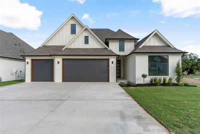 2059 E 129th Place S, House other with 3 bedrooms, 2 bathrooms and null parking in Jenks OK | Image 2