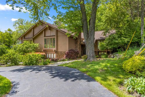 2211 Shore Hill Dr, West Bloomfield, MI, 48323-1965 | Card Image