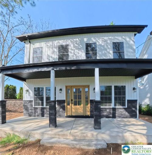 41 S 2nd St, Emmaus, PA, 18049-3901 | Card Image