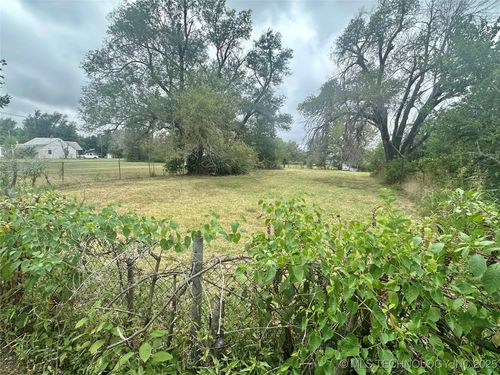 1035 N Sunset St, Ponca City, OK, 74601-2228 | Card Image