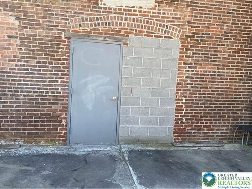 b-1209 Martin Luther King Jr Dr, Allentown, PA, 18102-4667 | Card Image