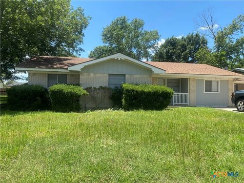 106 Huff St, Luling, TX, 78648-2824 | Card Image