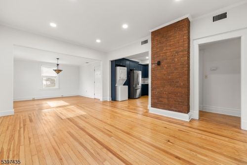 apt-2-39 Walnut St, Montclair, NJ, 07042-4943 | Card Image