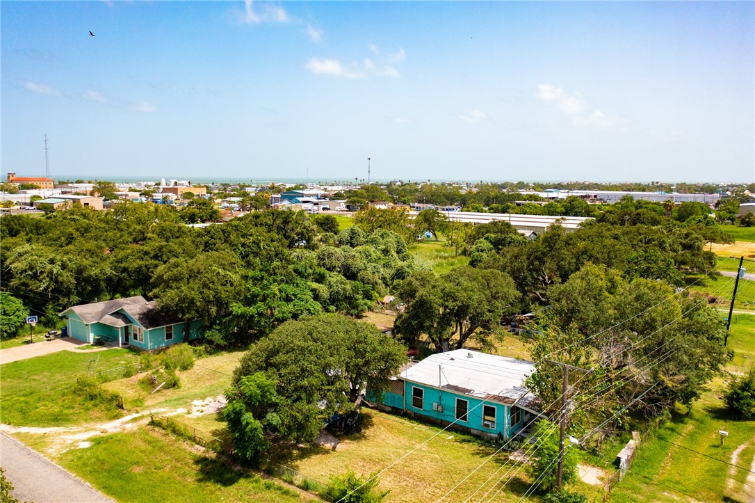 Racine St, Rockport, TX 78382