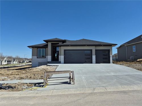 4551 145th Ter, Basehor, KS, 66007-9795 | Card Image