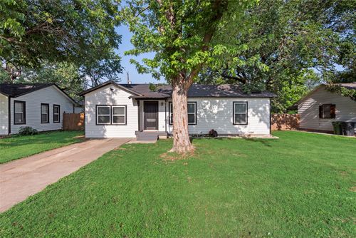 228 Harrison Ln, Hurst, TX, 76053-6714 | Card Image
