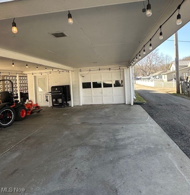 Garage/carport | Image 31
