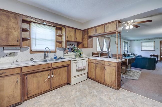 908 E 11 Th St, House other with 3 bedrooms, 2 bathrooms and null parking in Pittsburg KS | Image 11