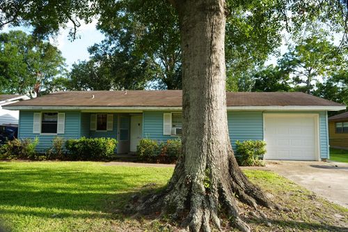 9225 Mclean St, Beaumont, TX, 77707-1224 | Card Image