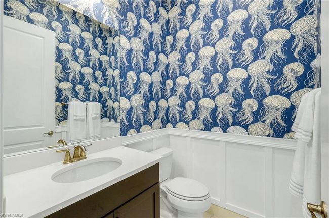 Guest Powder Room | Image 25