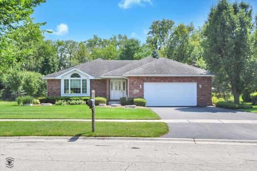 8905 Brown Dr, Frankfort, IL, 60423-9482 | Card Image