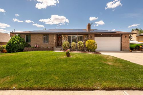 10032 S Blossom Dr, Sandy, UT, 84092-3611 | Card Image