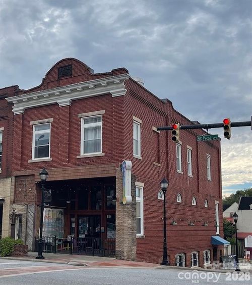 819 West Ave Nw, Lenoir, NC, 28645-5136 | Card Image