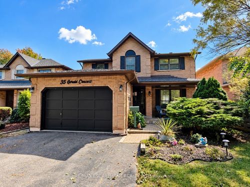 35 Gerald Cres, Stoney Creek, ON, L8J2J7 | Card Image