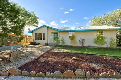 332 La Luz Dr, Taos, NM, 87571-6679 | Card Image