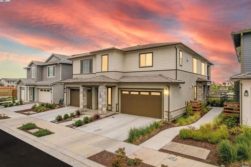 2462 Shore Vis, Fairfield, CA, 94533-7259 | Card Image