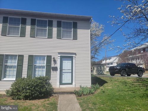 4 Adams St, READING, PA, 19606-2348 | Card Image
