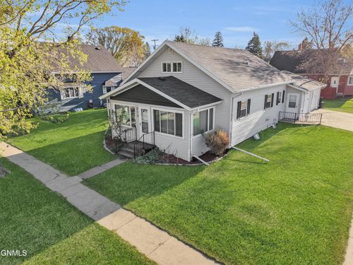 212 2nd St N, Wilton, ND, 58579-7529 | Card Image