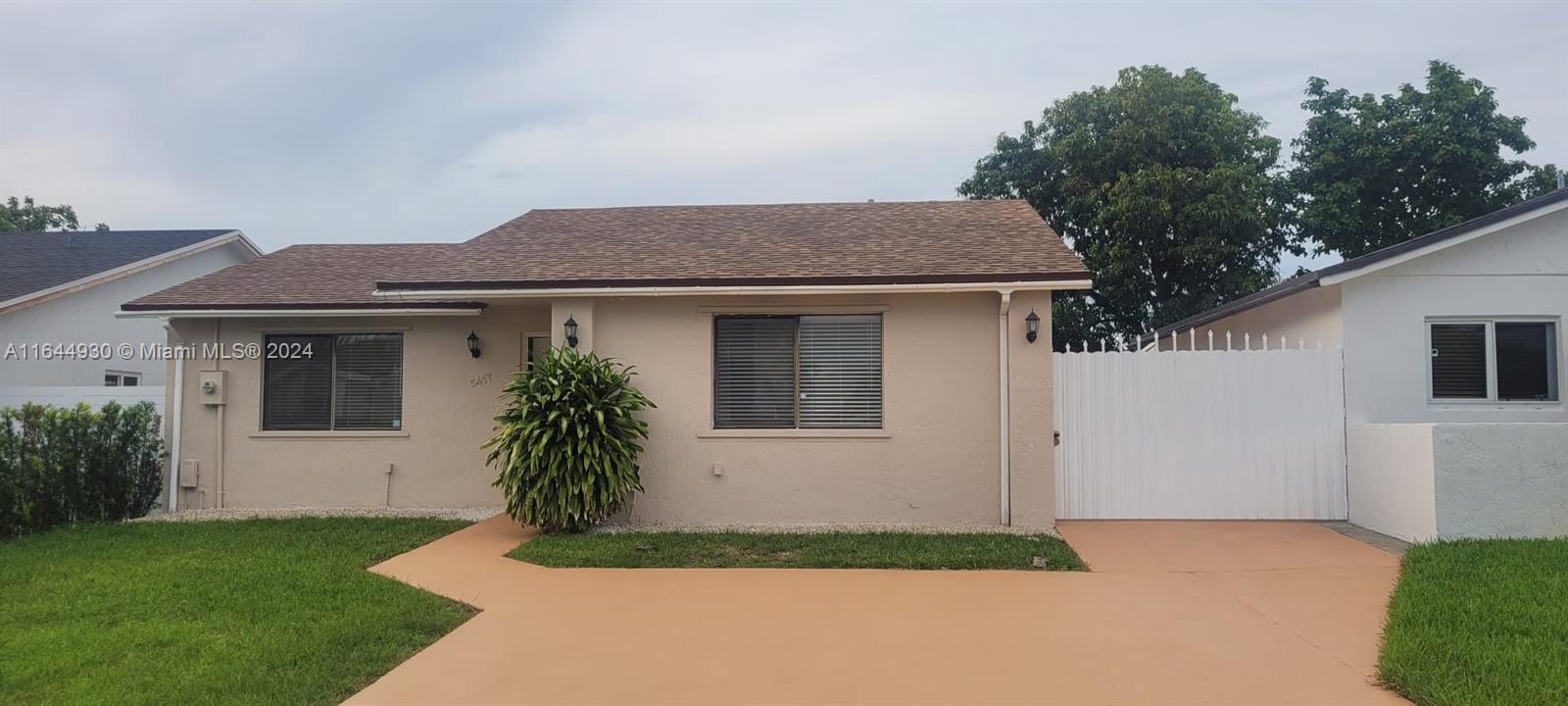 197th Ln, Miami Gardens, FL 33055