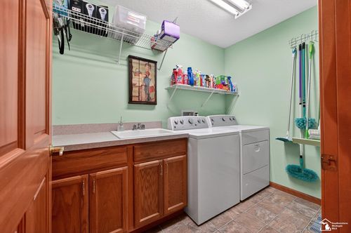 3830 Coachman Dr, Lambertville, MI, 48144-9718 | Card Image