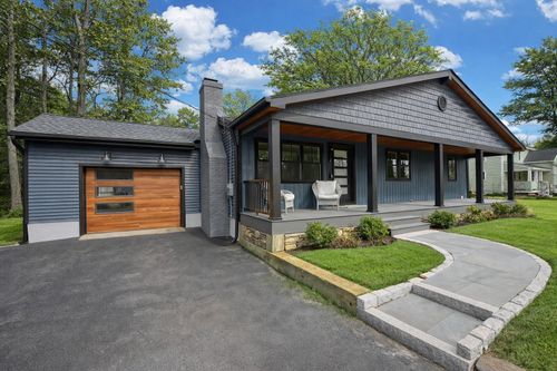 137 Walker Bungalow Rd, Portsmouth, NH, 03801-5545 | Card Image