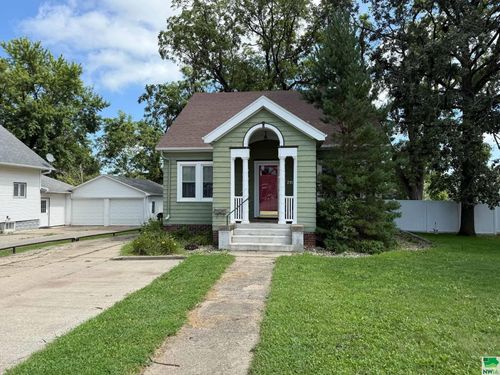 211 Albany Ave Se, Orange City, IA, 51041-1731 | Card Image