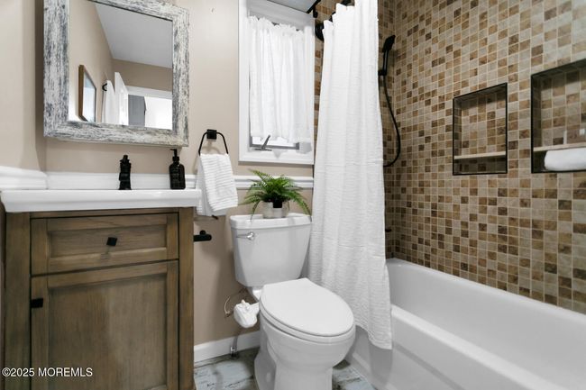 50 Maplewood Dr, House other with 4 bedrooms, 3 bathrooms and null parking in Middletown NJ | Image 26
