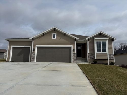 31501 W 86th Ct, De Soto, KS, 66018-8510 | Card Image