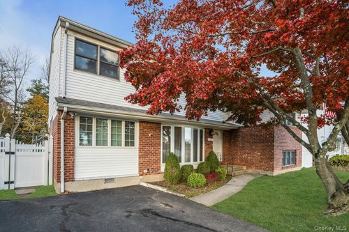 22 Schuyler Dr, Commack, NY, 11725-4019 | Card Image