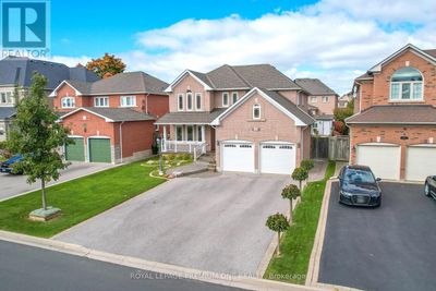 115 Pine Hollow Cres, House other with 4 bedrooms, 4 bathrooms and 10 parking in Maple ON | Image 1