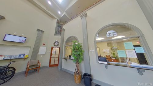 2708 S Rochester Rd, Rochester Hills, MI, 48307-4577 | Card Image