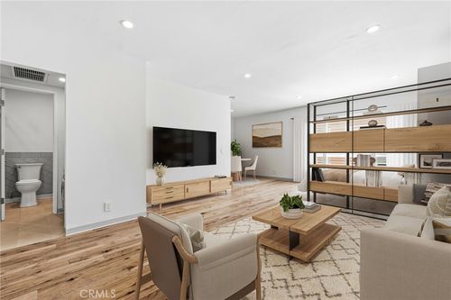 330-1735 N Fuller Ave, Los Angeles, CA, 90046-3180 | Card Image
