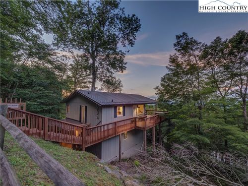 204 Northridge Rd, Beech Mountain, NC, 28604-8139 | Card Image