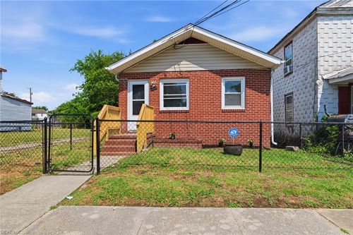 1313 29th St, Newport News, VA, 23607-3703 | Card Image