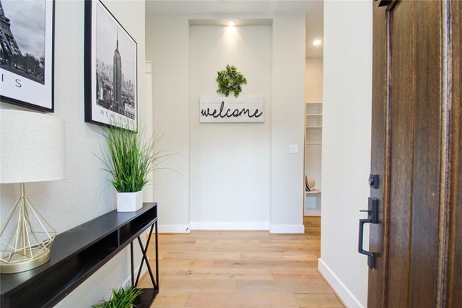 Beautiful and spacious entryway! | Image 9