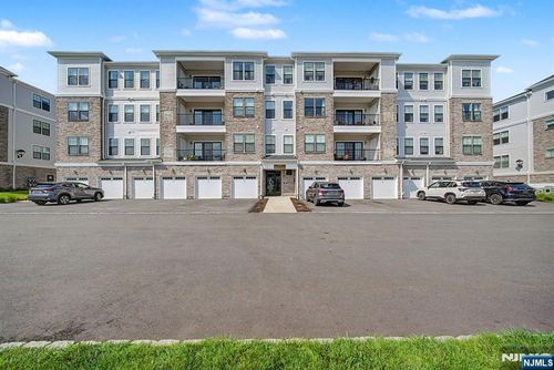 13 Whitney Ave, Morris Plains, NJ, 07950-2489 | Card Image