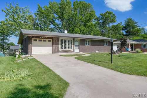 5105 Staten Dr, Godfrey, IL, 62035-1523 | Card Image