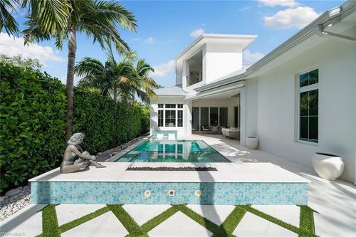 150 6th St, Naples, FL, 34102-6015 | Card Image