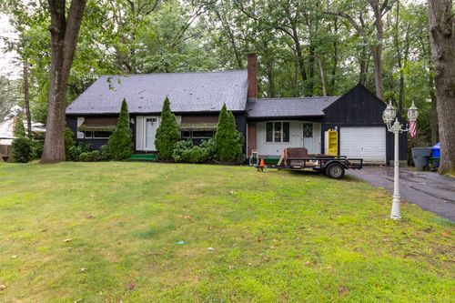 15 Woodland St, Enfield, CT, 06082-2726 | Card Image