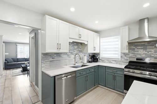 26 Fieldmere St, Elmont, NY, 11003-2038 | Card Image