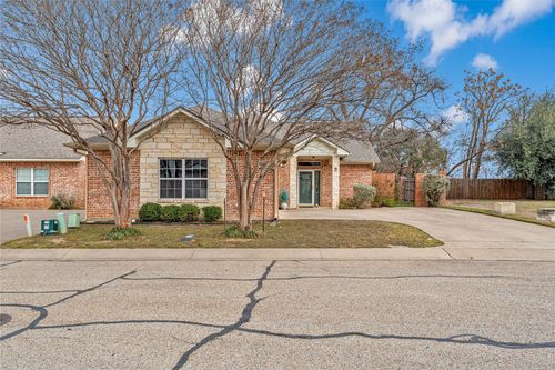 328 Wagon Wheel Cir, Waco, TX, 76706-6523 | Card Image