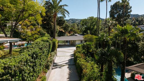 16666 Oldham St, Encino, CA, 91436-3703 | Card Image