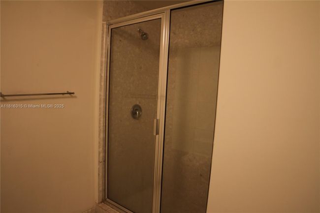 APT-3606 - 185 Sw 7 Th St, Condo with 0 bedrooms, 1 bathrooms and null parking in Miami FL | Image 4