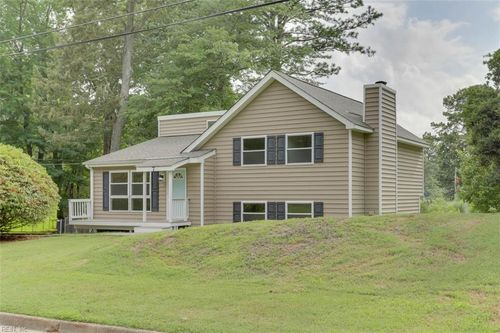 7 Cathy Dr, Newport News, VA, 23608-1402 | Card Image