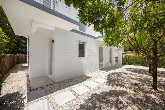 3823 Thomas Ave, House other with 5 bedrooms, 4 bathrooms and null parking in Miami FL | Image 24