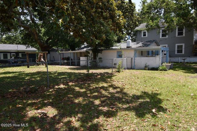 404 Third St N, House other with 2 bedrooms, 1 bathrooms and null parking in Carolina Beach NC | Image 11