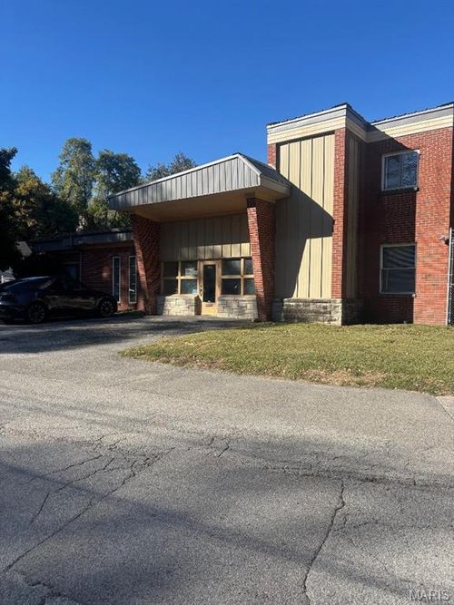 735 Park Dr, Alton, IL, 62002-2716 | Card Image