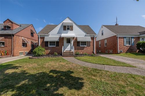 9104 Beech Ave, Brooklyn, OH, 44144-2661 | Card Image