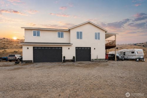 70 Hill Range Ln, Waterville, WA, 98858-9023 | Card Image
